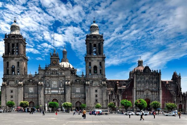 AMLO desmiente supuesta ‘toma de la Catedral’ por parte de militares