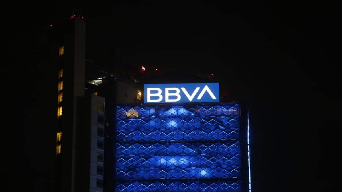 Reportan fallas en BBVA; no sirven cajeros ni aplicación