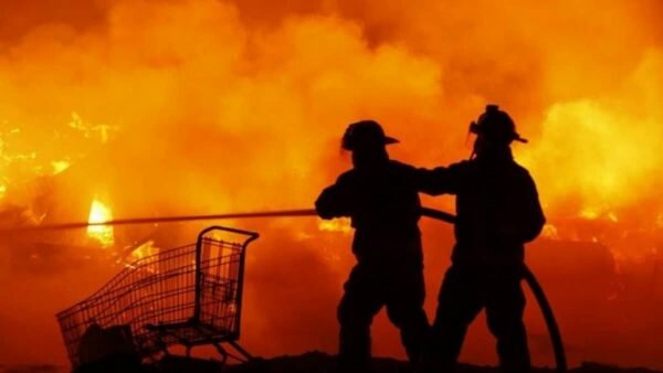 Registran incendio en la Central de Abastos en Iztapalapa