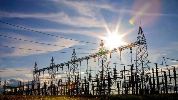 Sener pone barreras a competencia en generación de electricidad: Cofece