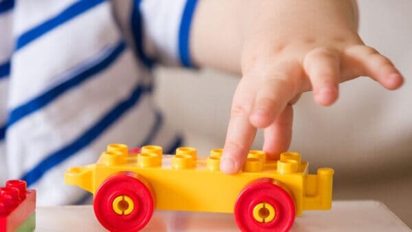 Anuncia Lego que dejará de producir piezas de plástico