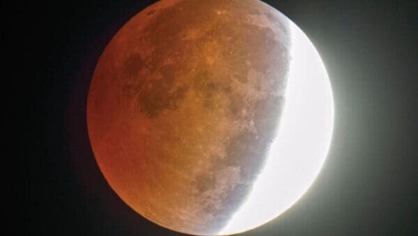 Eclipse embellecerá noches de otoño en CDMX