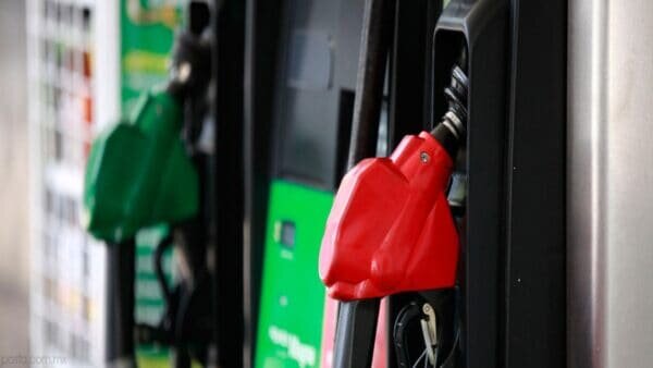 ¿Qué pasa si mezclas gasolina Magna y Premium?