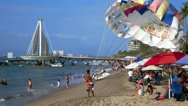 Senado prohíbe privatizar playas mexicanas