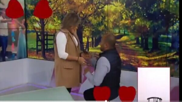 Video: Proponen matrimonio a conductora de Canal 11 y ¡arden las redes!