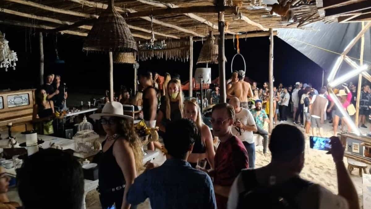 Fiestas masivas no paran en Tulum pese a semáforo amarillo por Covid