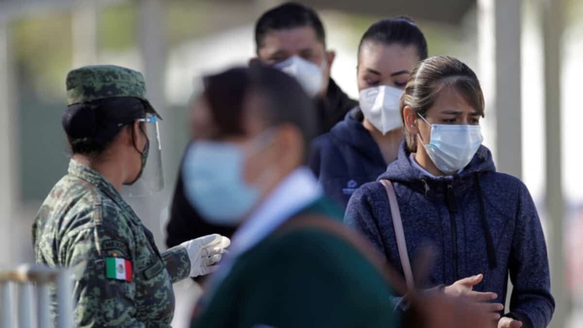 Incluyen a médicos de farmacias en plan de vacunación contra Covid-19