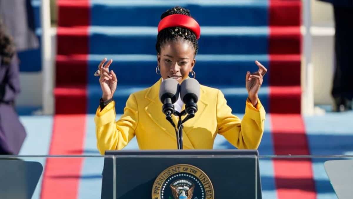 ¿Quién es la poeta Amanda Gorman que conmovió al público durante la toma de posesión de Biden?
