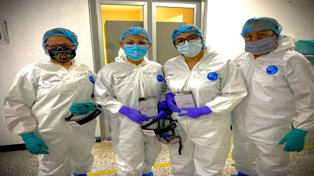 De manera inesperada, la pandemia por Covid-19 llegó para desestabilizar al mundo entero y sobre todo a muchas familias que desafortunadamente han pasado días enteros separados y con incertidumbre por la espera de tener un paciente contagiado o con la añoranza de volver a ver a sus seres queridos mientras están dentro de los hospitales.