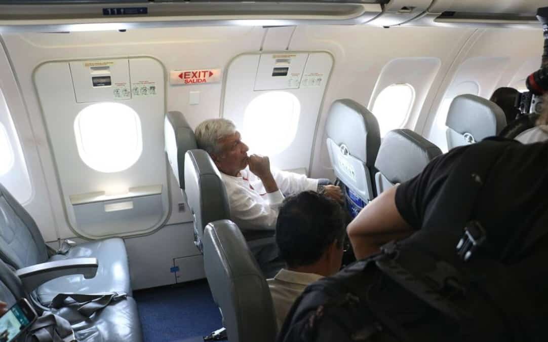 AMLO usó vuelo comercial enfermo de Covid-19