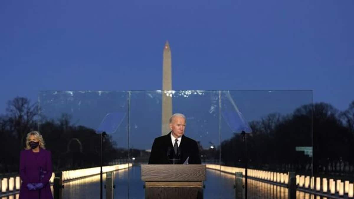 Joe Biden y Kamala Harris participaron en el homenaje a las 400 mil personas que han fallecidopor Covid-19 en EU.