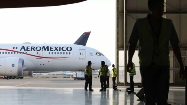 Acuerdan Aeroméxico y pilotos reducción salarial