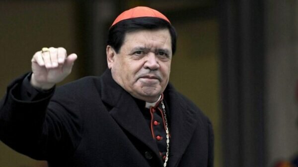 Recibe cardenal Norberto Rivera extremaunción antes de ser intubado
