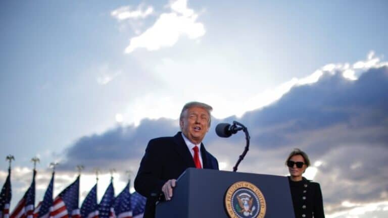 En su último discurso como presidente, Trump aseguró que volverá, al tiempo que agradeció la confianza de los estadounidenses.