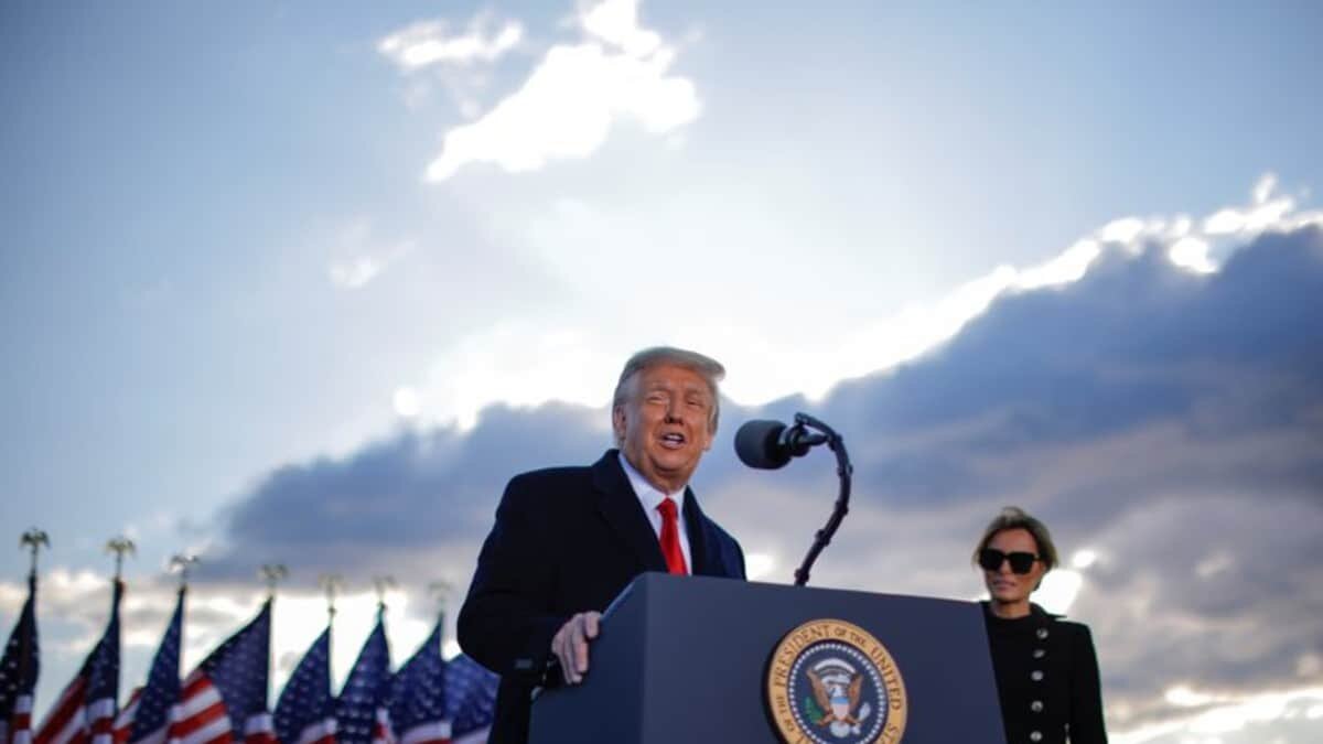 Donald Trump se despide y amenaza con regresar