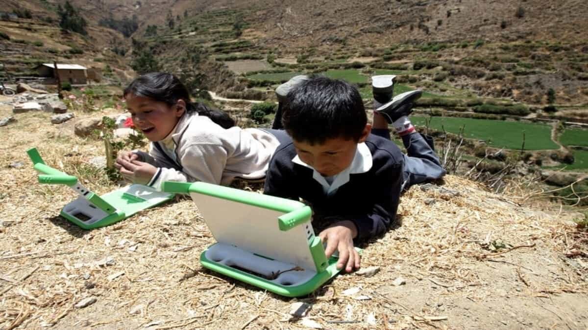AMLO y empresas de telefonía móvil llevarán sus servicios a zonas rurales