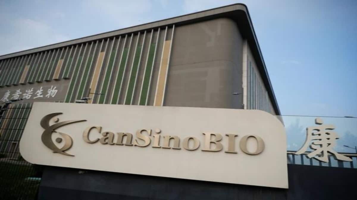 Después de cumplir con la fase 3 en México de su vacuna, la farmacéutica china CanSino Biologics presentó una solicitud a la Comisión Federal para la Protección contra Riesgos Sanitarios (Cofepris) para que autorice su vacuna contra Covid-19, informó este tarde el secretario de Relaciones Exteriores, Marcelo Ebrard.