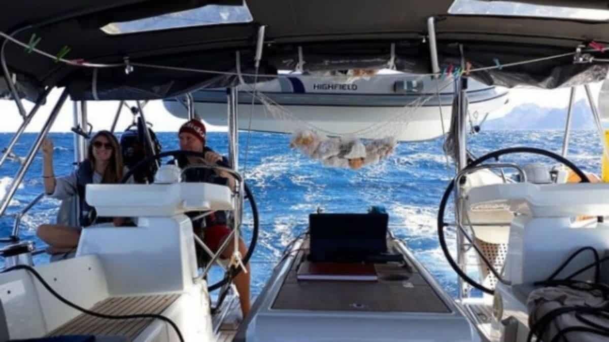 Una familia húngara decidió cumplir su sueño, navegar alrededor del mundo en un barco llamado "Teatime", además de aislarse de los contagios de Covid-19.