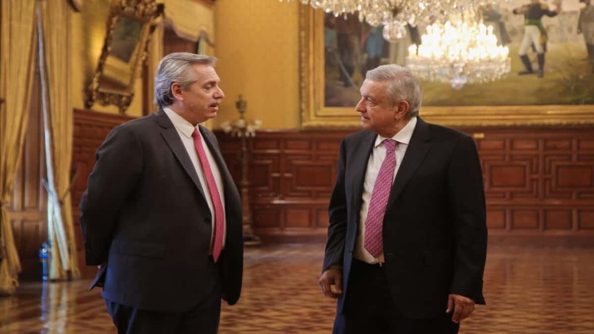 Sin importar la crisis sanitaria por el Covid-19, el presidente Andrés Manuel López Obrador invitó a su homólogo argentino, Alberto Fernández, a visitar México durante la celebración del Día de la Bandera, el próximo 24 de febrero, una de las ceremonias en las que se conmemorarán los 200 años de Independencia.