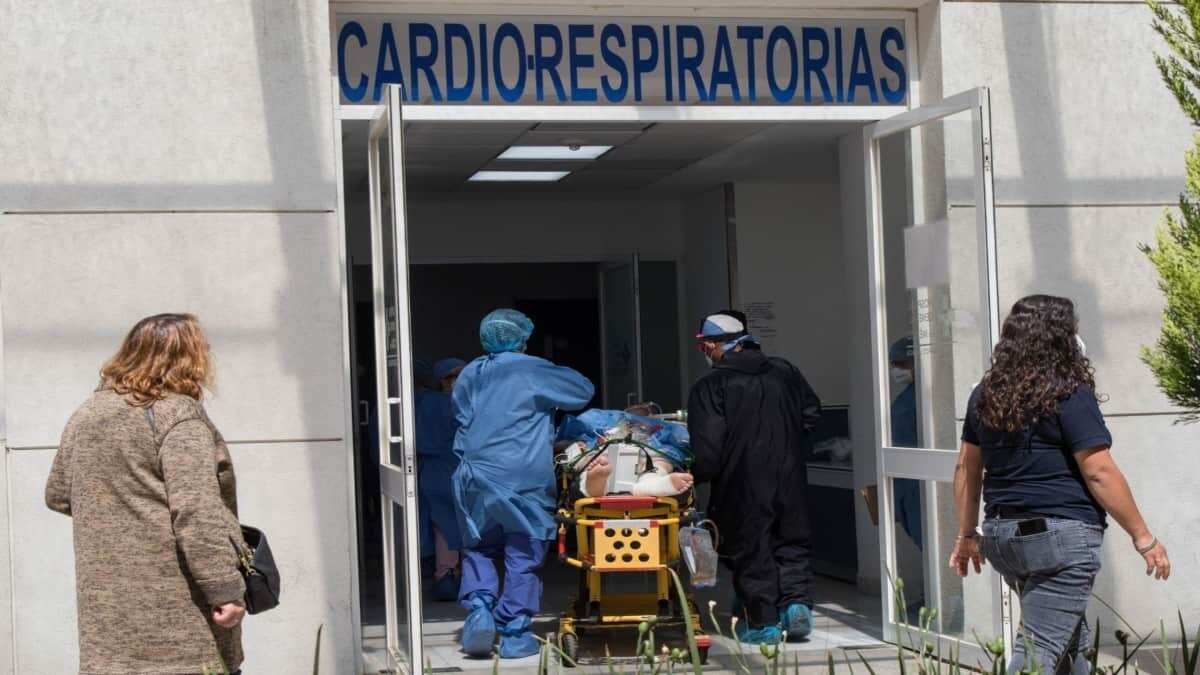 En las últimas 24 horas, México registró 450 muertes más por Covid-19, por lo que la cifra total de decesos desde que inició la epidemia se acerca a 175 mil.