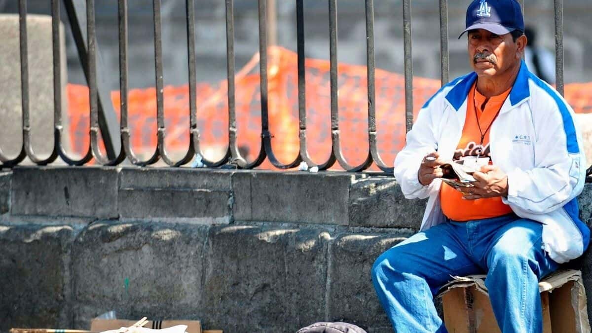 La pandemia de Covid-19 provocó una crisis económica, “enfermando” el ingreso de los mexicanos lo que derivó en un aumento de la población en pobreza laboral al cierre de 2020