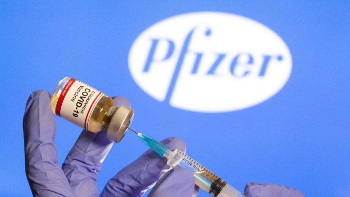 Este martes la Comisión Europea confirmó la autorización a Pfizer para enviar a partir de la próxima semana más vacunas contra Covid-19 a México, provenientes desde Bélgica; la farmacéutica señaló que será un lote de 491 mil 400 dosis.
