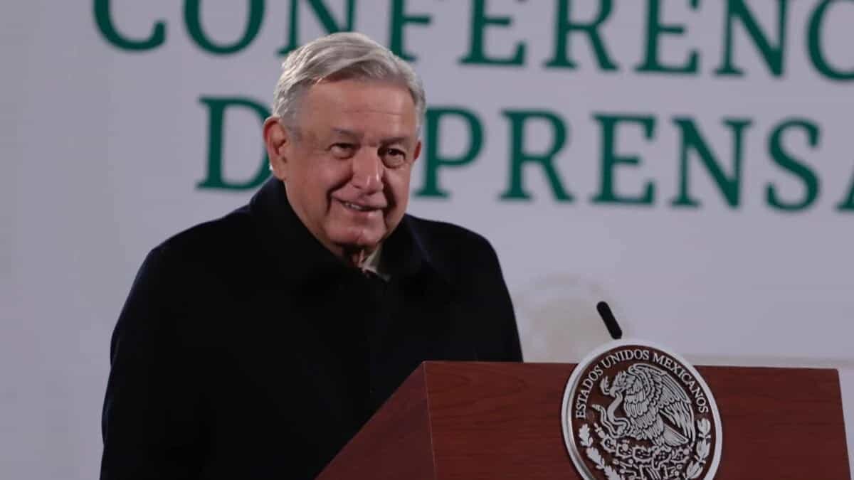 AMLO aseguró que ya se restableció 80% del servicio eléctrico en el norte de México tras el mega apagón del lunes.