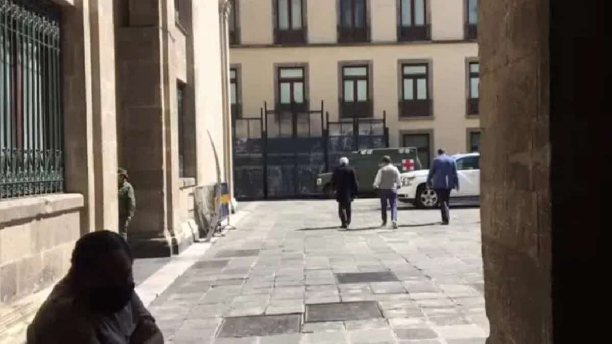 AMLO reapareció en Palacio Nacional tras permanecer aislado casi dos semanas de permanecer aislado por el Covid -19 que padece.