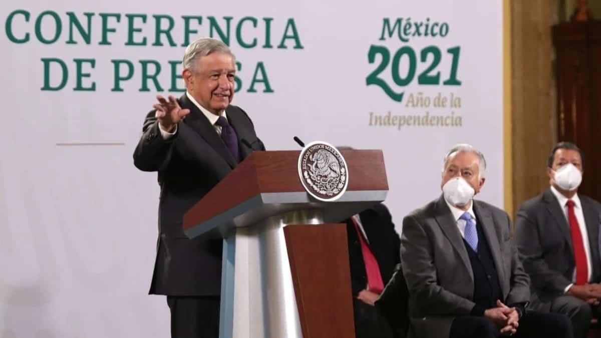 AMLO criticó a quienes atacan a la CFE por los apagones registrados esta semana en varios estados de México, al tiempo que recordó que es un asunto que se originó en Texas.