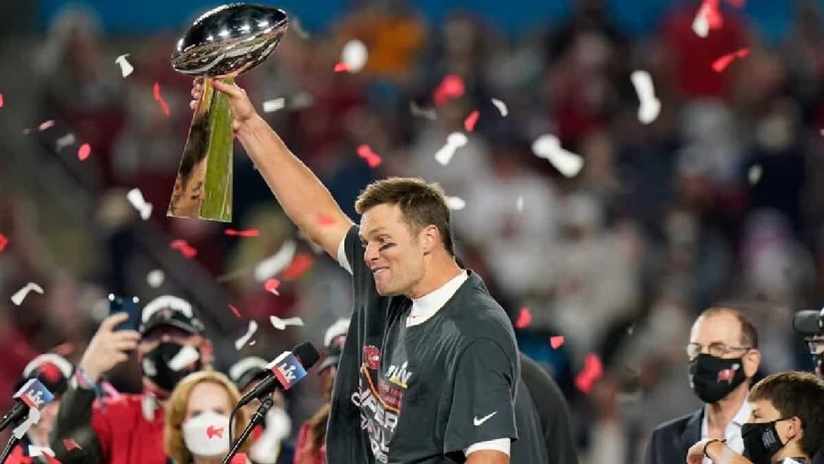Brady superó a la leyenda de la NBA al obtener su séptimo título dentro de una liga profesional de Estados Unidos.