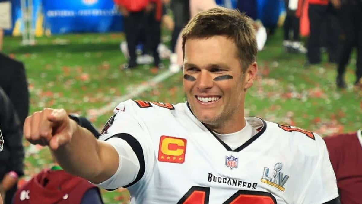 Brady superó a la leyenda de la NBA al obtener su séptimo título dentro de una liga profesional de Estados Unidos.