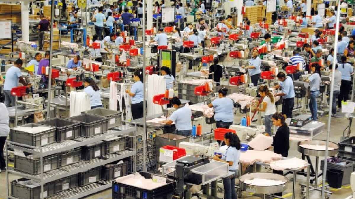 AMLO vaticinó este lunes que la economía mexicana tendrá un crecimiento aproximado de 5% este 2021.