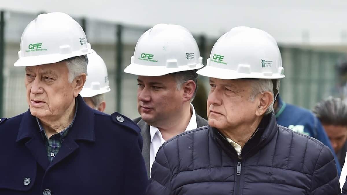 La democracia enfrenta nuevos riesgos ante la posibilidad de que se regulen las redes sociales y se aprueben la reforma eléctrica de AMLO.