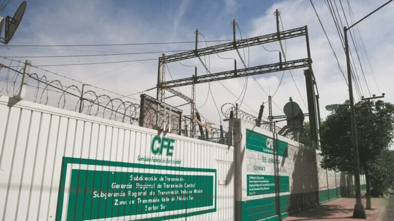 AMLO pidió respeto a la administración de Joe Biden a la soberanía de México en el tema de la reforma eléctrica.