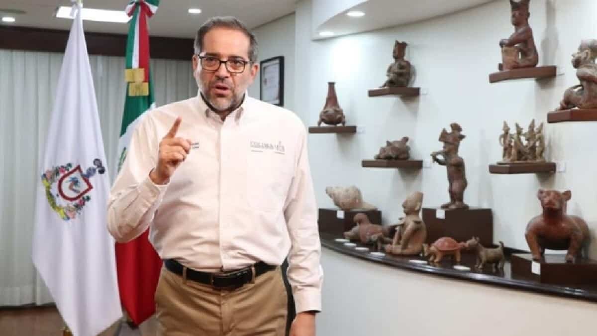 en Colima, el gobernador José Ignacio Peralta Sánchez anunció nuevas restricciones para intentar contener la pandemia.