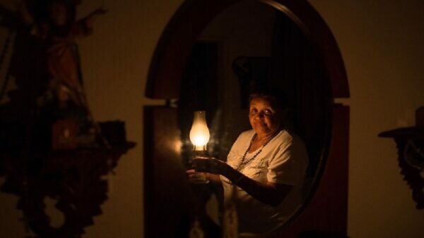 Anuncian nuevos cortes aleatorios de electricidad en 12 estados
