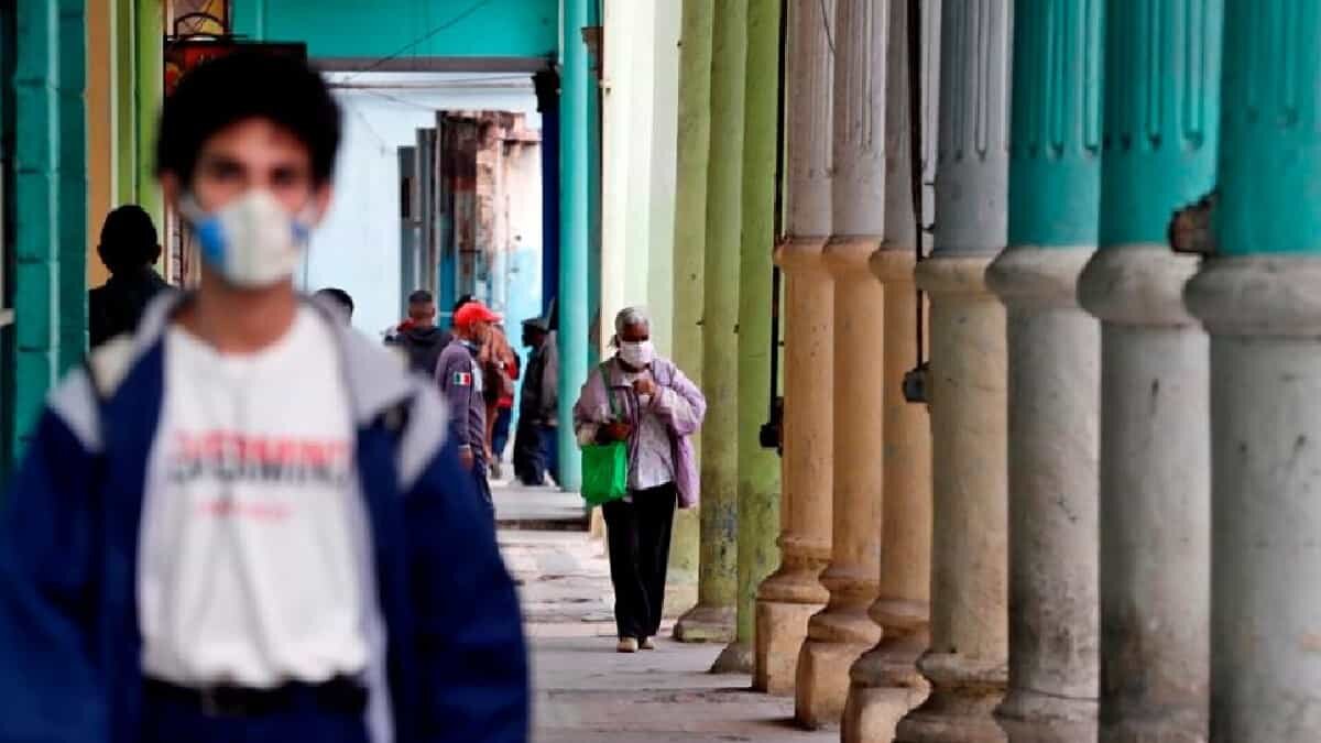 Cuba indicó que además del mexicano se reportaron 22 estadounidenses y tres panameños contagiados.