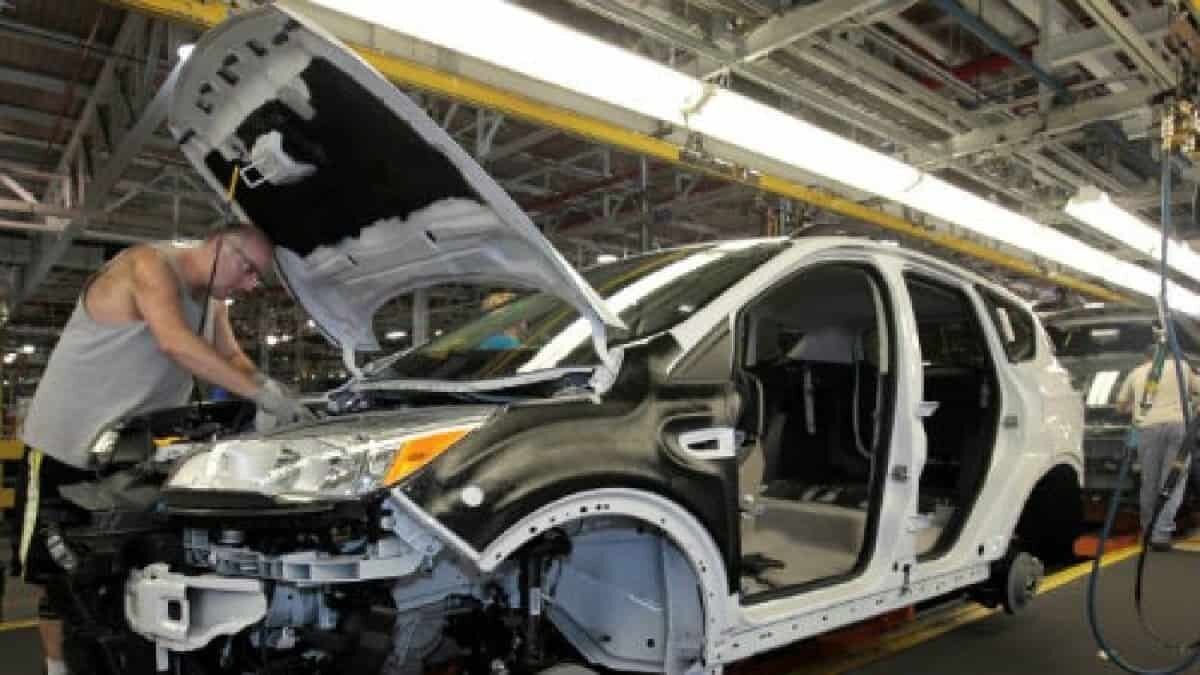 Empresas automotrices como Volkswagen de México, General Motors y Mazda suspenderán operaciones debido a la escasez de gas natural.