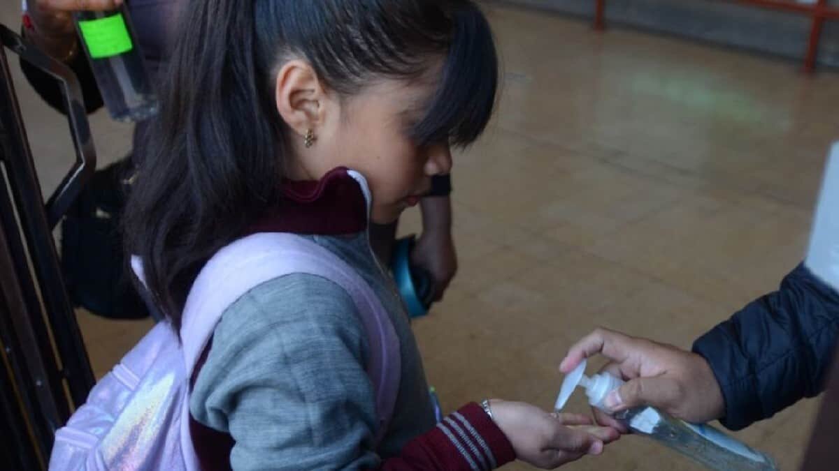 Las autoridades todavía no contemplan sanciones contra las escuelas privadas que abran sus puertas el 1 de marzo.