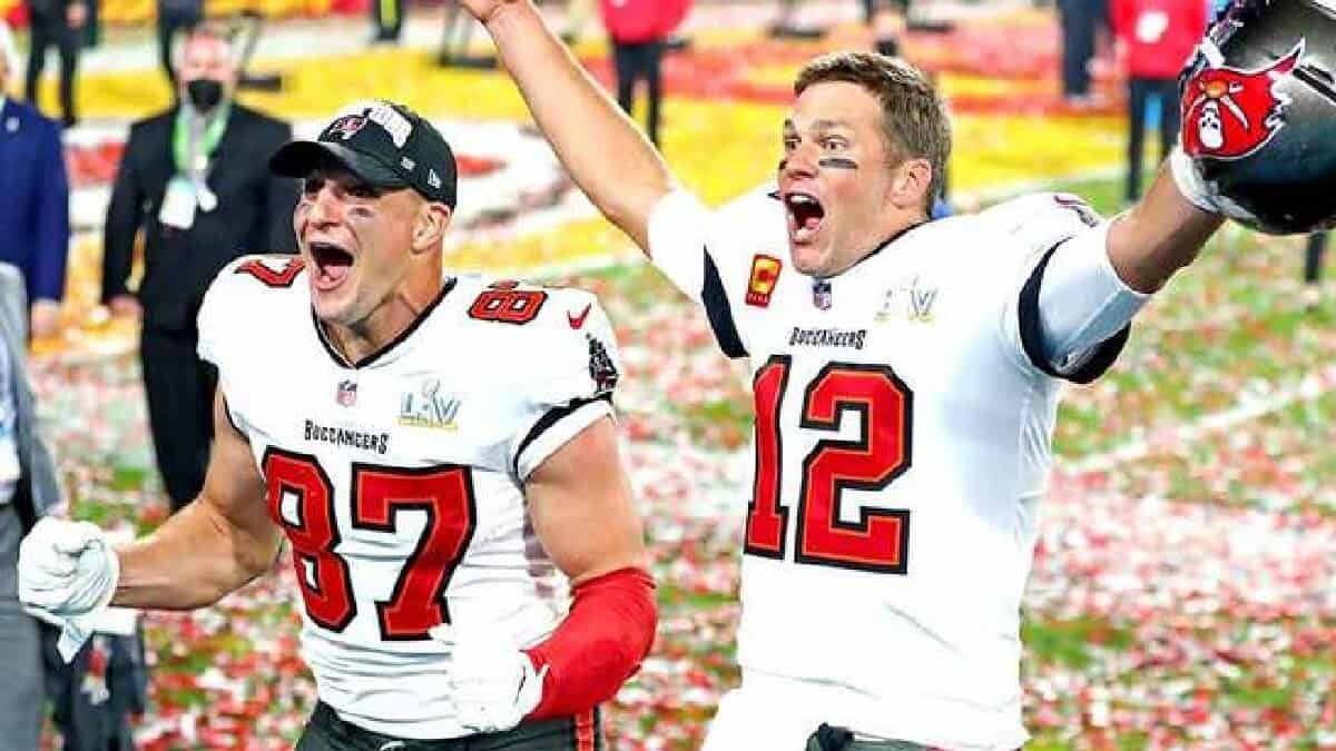 Brady superó a la leyenda de la NBA al obtener su séptimo título dentro de una liga profesional de Estados Unidos.