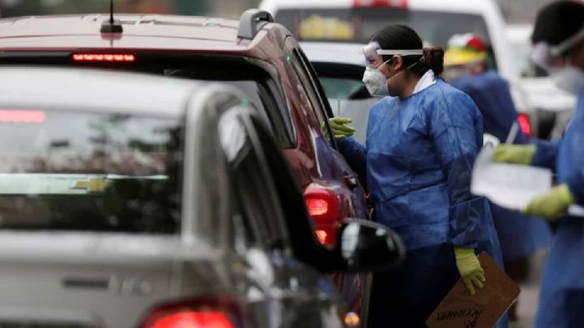 en Colima, el gobernador José Ignacio Peralta Sánchez anunció nuevas restricciones para intentar contener la pandemia.