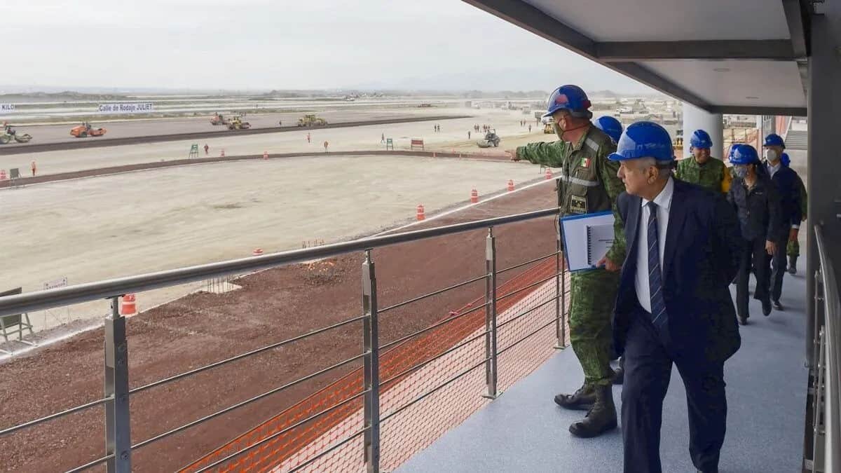 Pese a no estar terminado, AMLO aseguró que este miércoles aterrizarán aviones comerciales en el Aeropuerto de Santa Lucía.