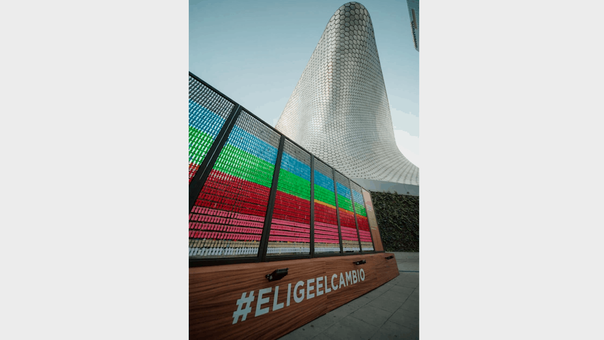 mural encendedores Philip Morris celebra dejar fumar cigarro