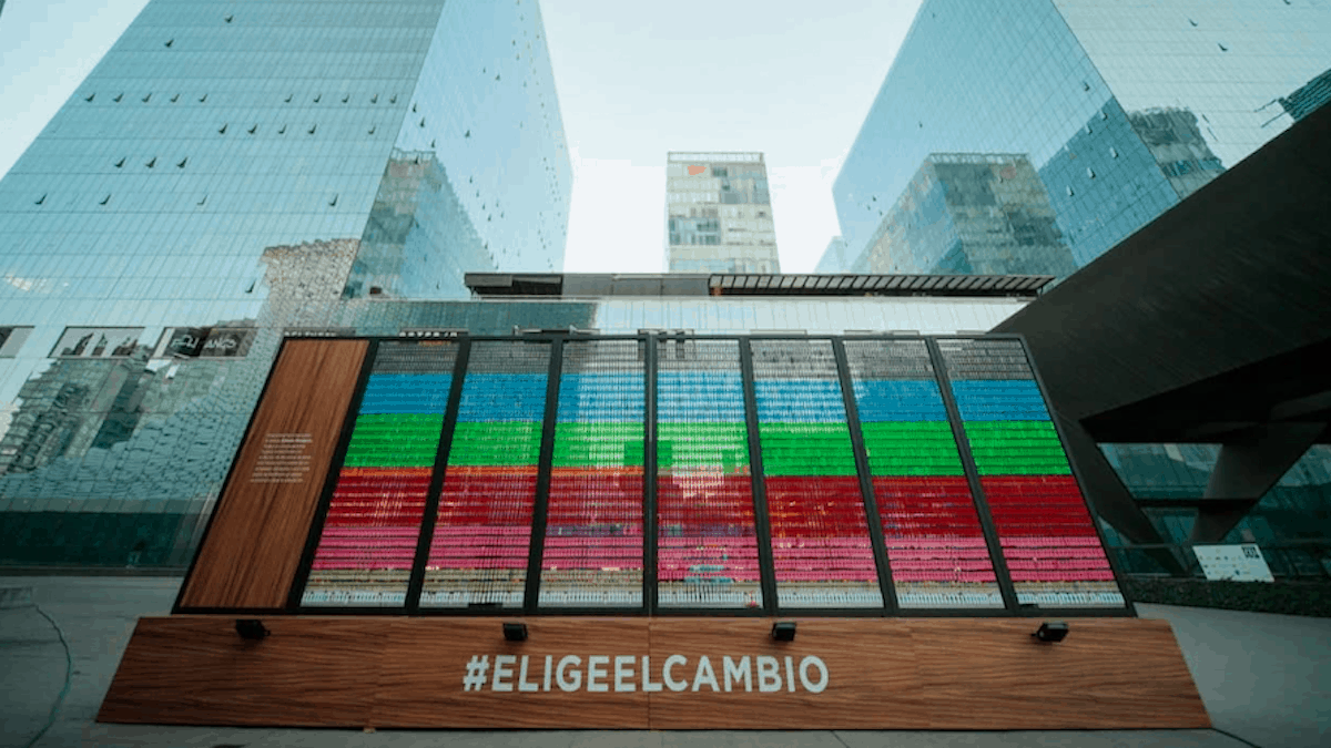 mural encendedores Philip Morris celebra dejar fumar cigarro