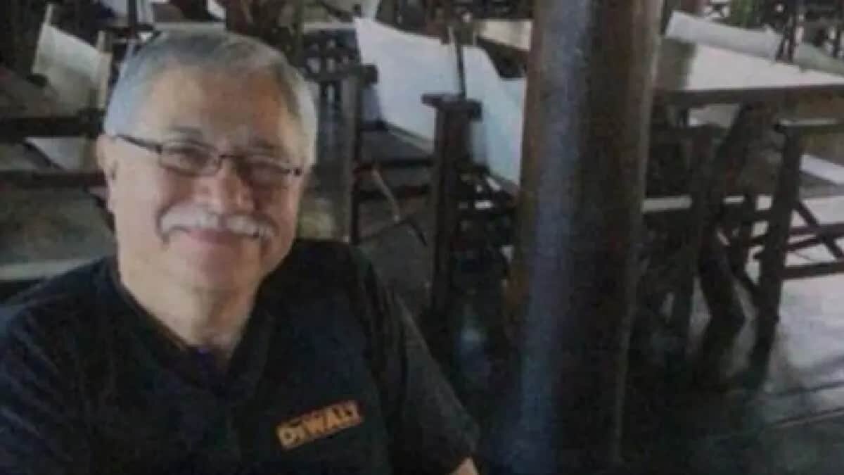 El profesor se hizo viral en redes sociales por dar clases conectado a un concentrador de oxígeno debido a las secuelas del Covid-19.