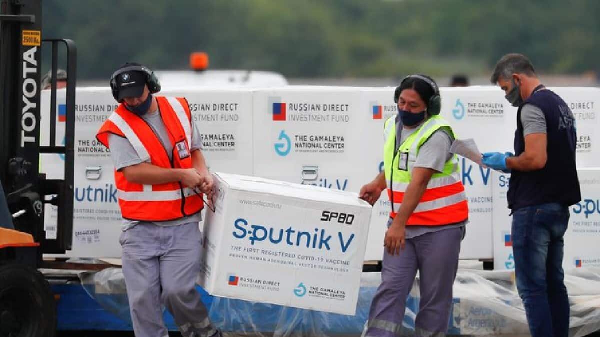 La Sputnik V demostró además ser segura en grupos vulnerables como personas de la tercera edad.