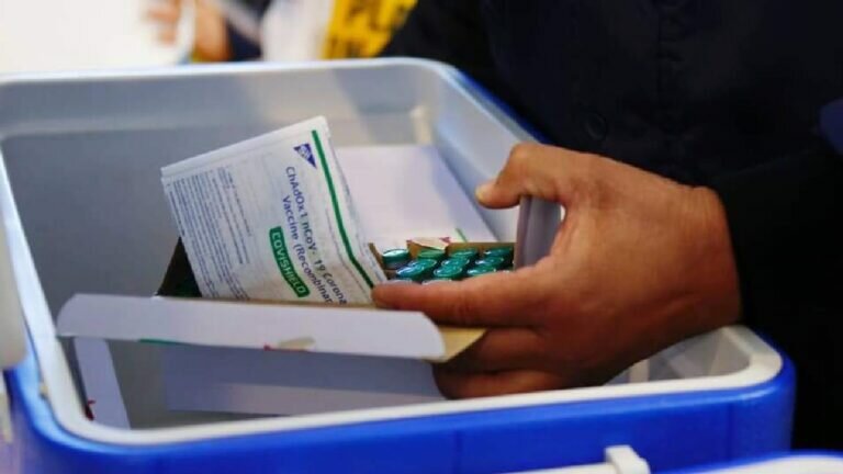 Ambas entidades recibieron miles de dosis de la vacuna contra Covid-19 de la compañía AstraZeneca.