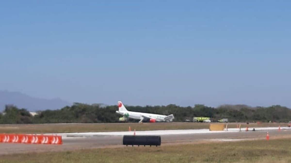 Avión de Viva Aerobus falla con pasajeros a bordo al despegar en Puerto Vallarta