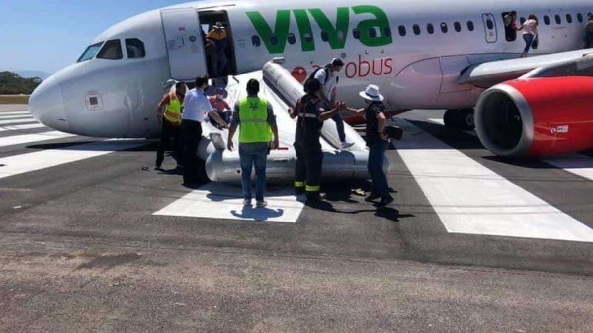 Tremendo susto se llevaron los pasajeros de un avión de la aerolínea Viva Aerobus con ruta a Puerto Vallarta-Monterrey luego de que presentara una falla en su despegue.