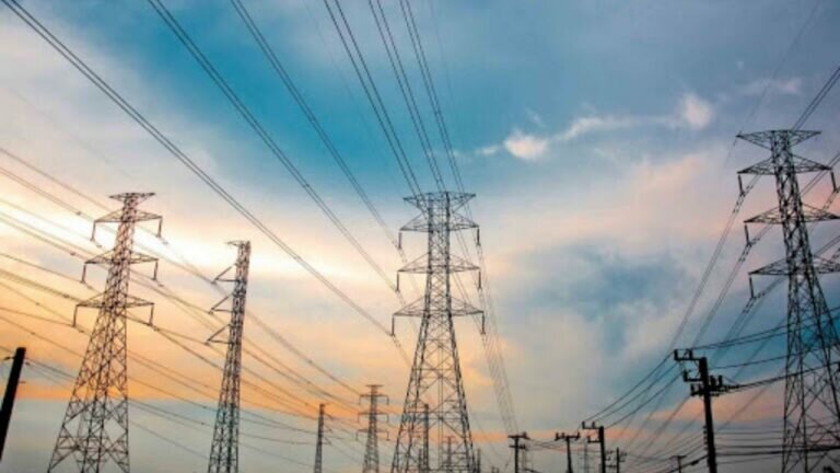 Concede otro juez nueva orden para frenar reforma energética